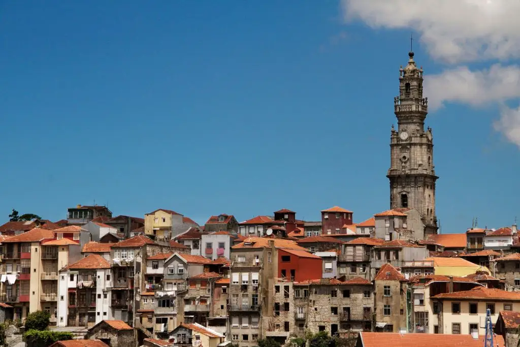 Turista esfaqueado durante assalto no Porto