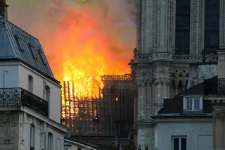 “Uma dor que nos trespassa o olhar”, como diria Marcelo: 23 segundos em que parte da Humanidade caiu (e uma das torres de Notre-Dame também)
