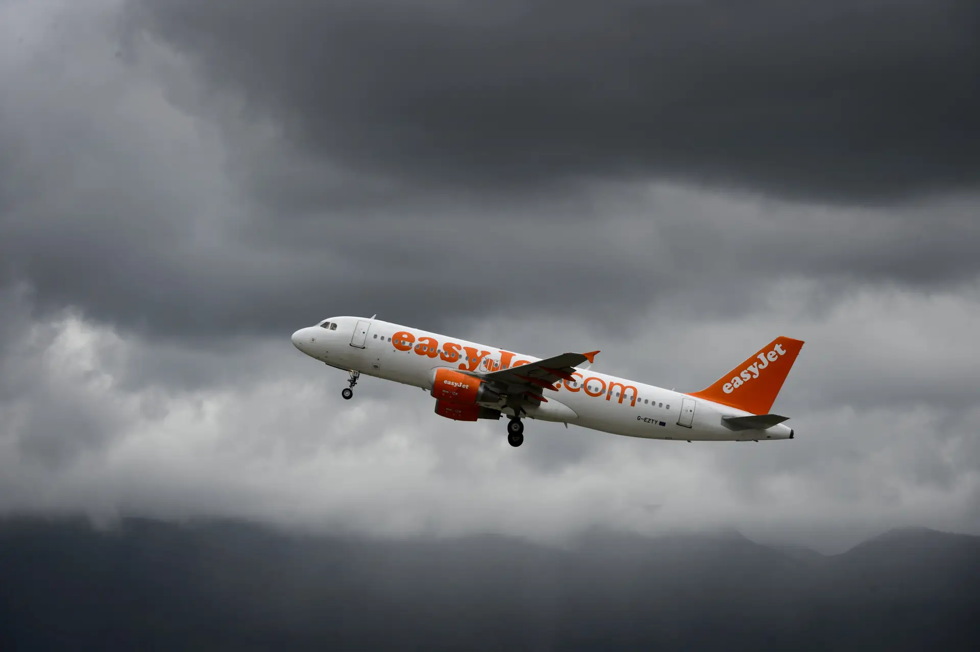 Falta de combustível obriga avião da Easyjet a ir abastecer a Sevilha