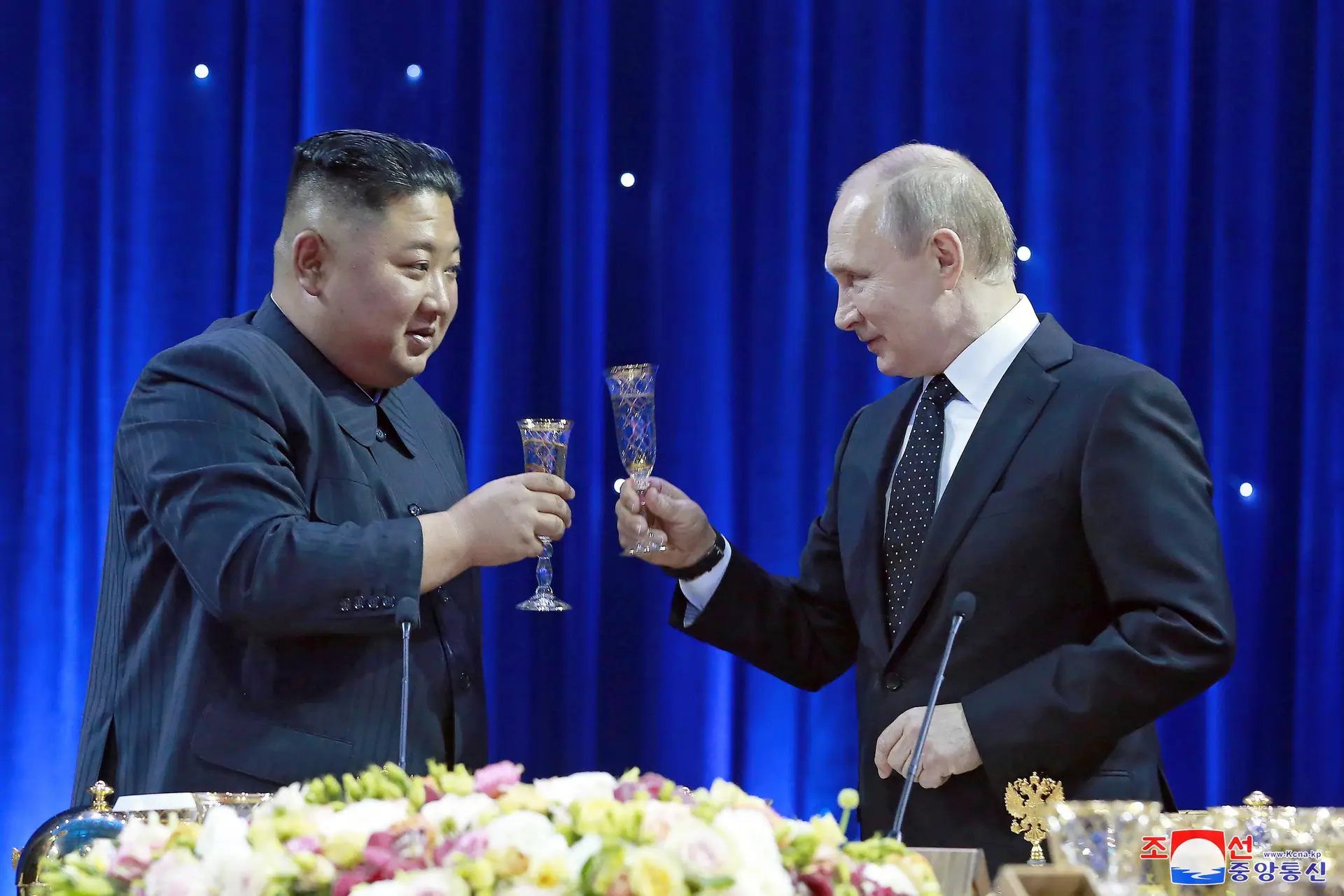 Líder da Coreia do Norte planeia visita à Rússia para falar com Putin sobre fornecimento de armas