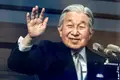 Akihito, o imperador que sempre se ajoelhou, cede agora o trono