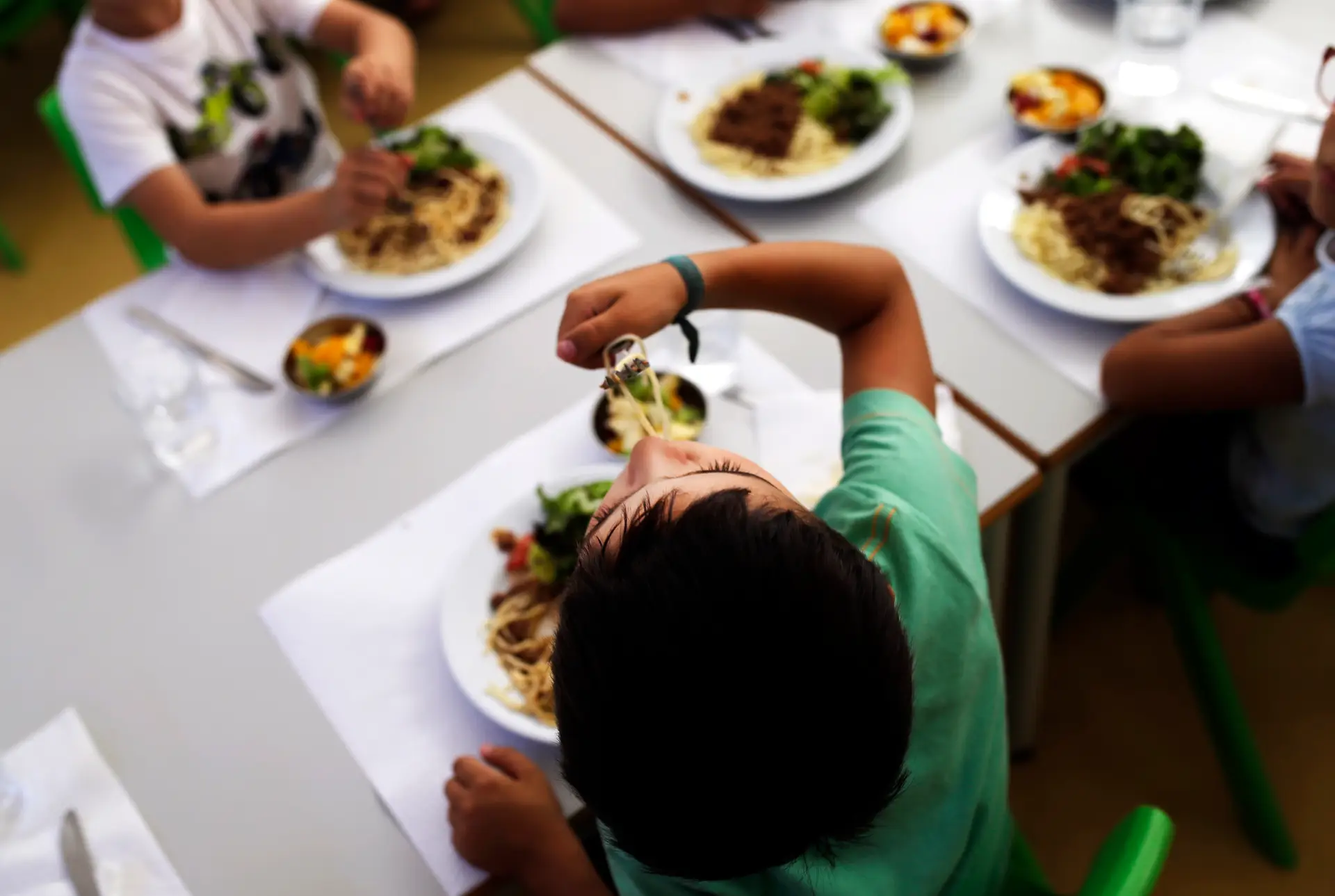 'Takeaway' nas escolas “não resultou”. Cantinas vão deixar de servir refeições nesse regime