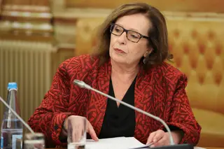 PGR quer saber se há crime nas vendas de blocos de imóveis do Novo Banco