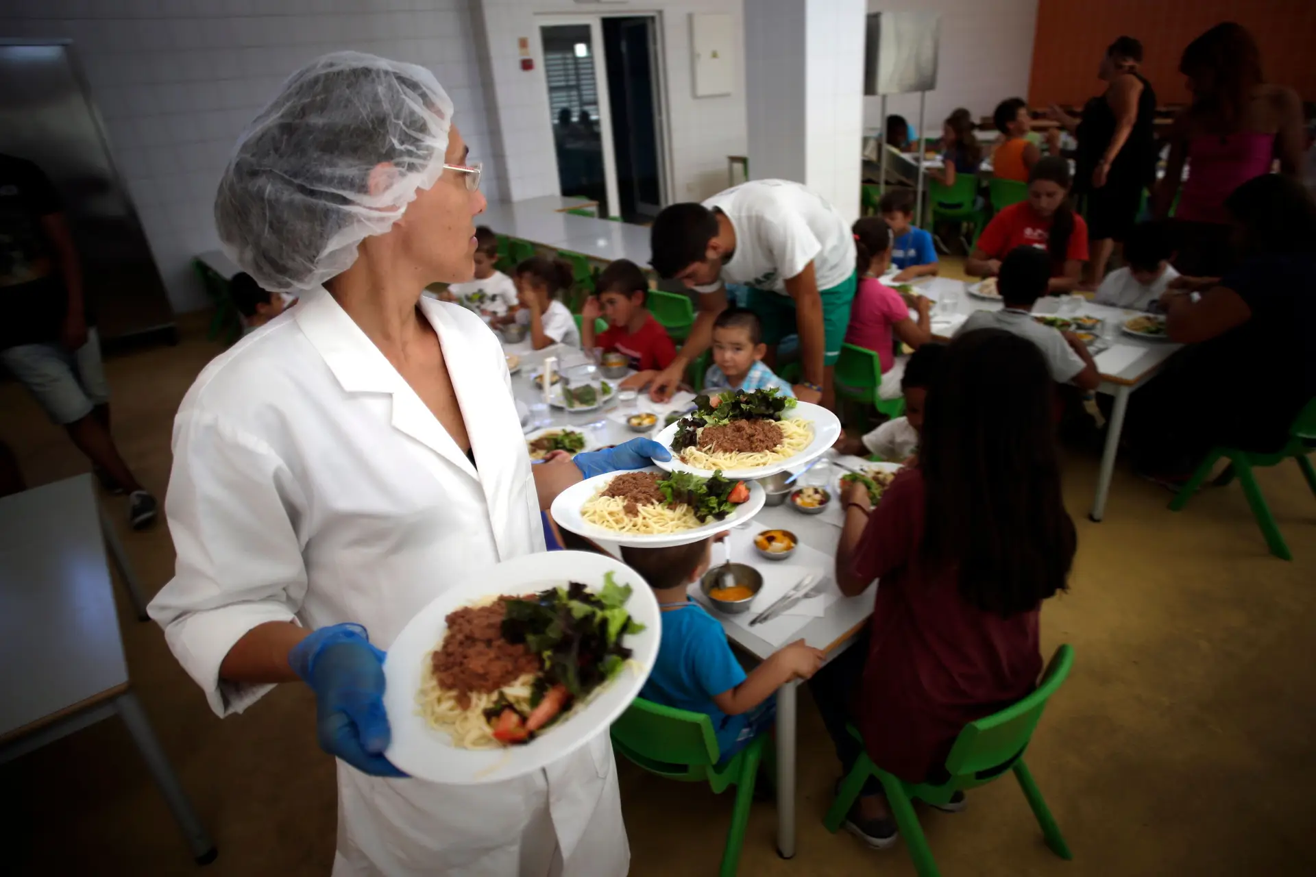 Nascer e viver na pobreza: será este um destino inevitável?