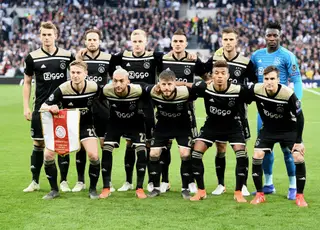 Ajax: um exemplo dentro e fora do campo <span class="creditofoto">Foto NEIL HALL / EPA