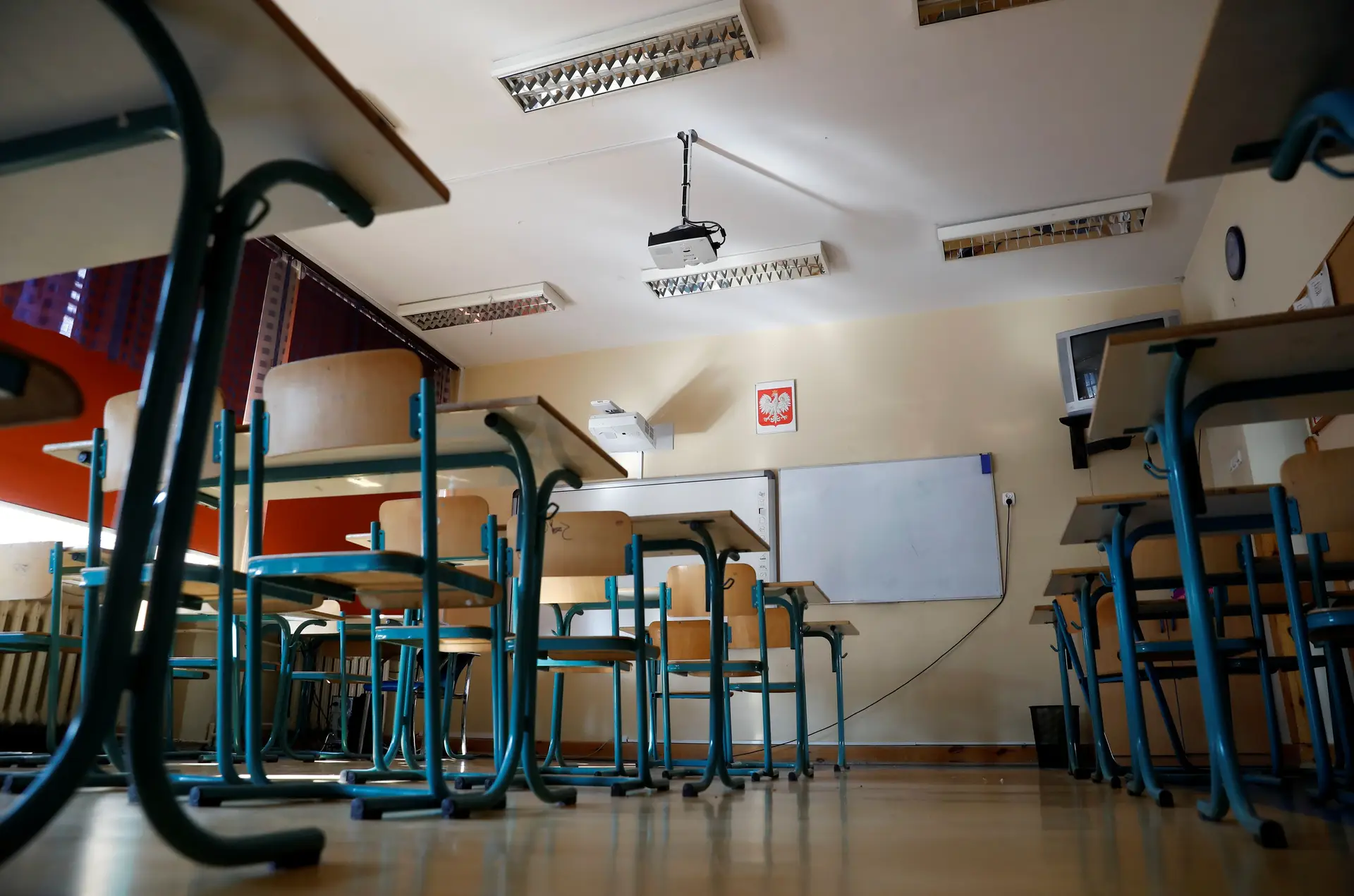 Governo manda fechar todas as escolas e ATL a partir de segunda-feira