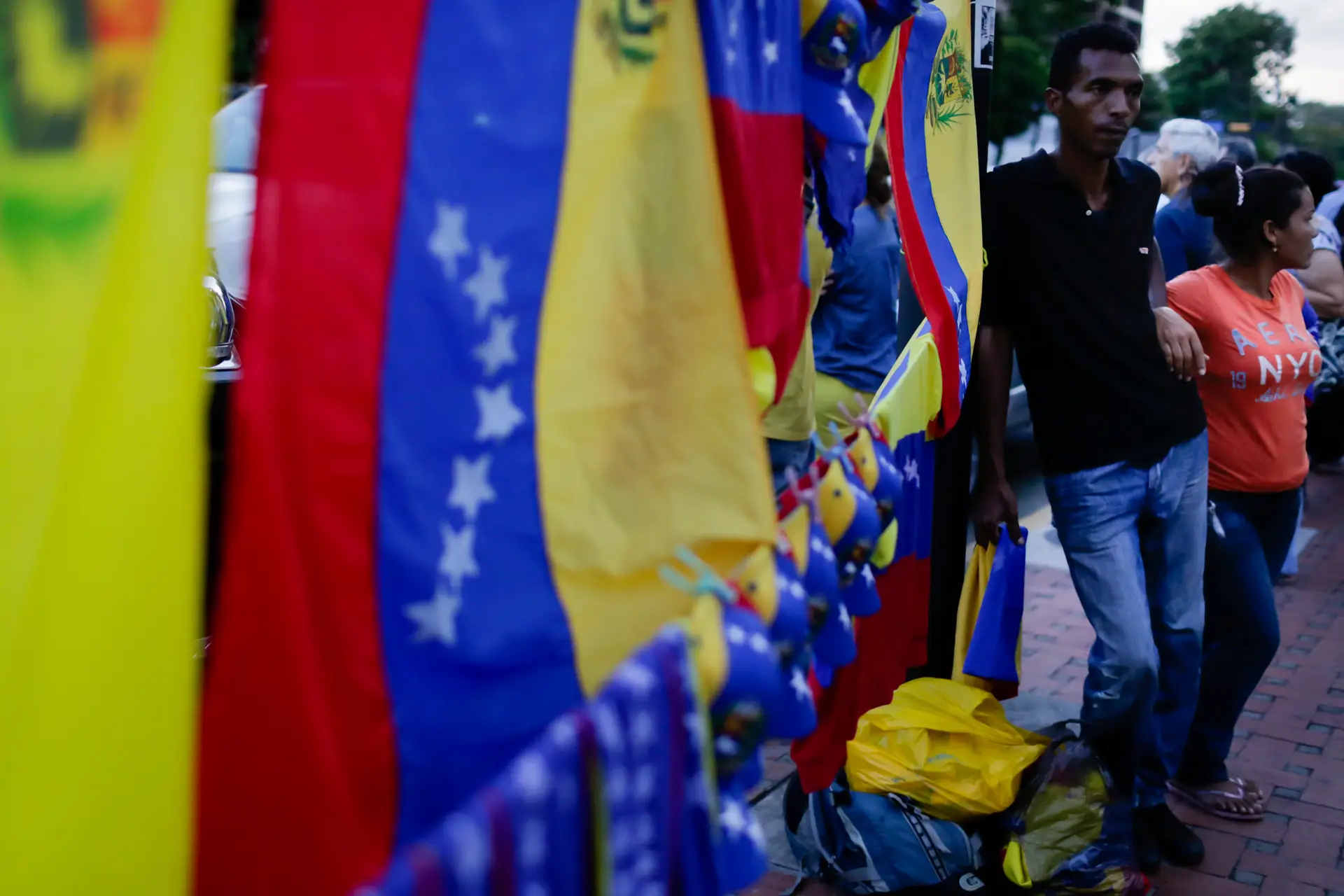 Venezuela. EUA decretam sanções a empresas que transportam petróleo venezuelano para Cuba