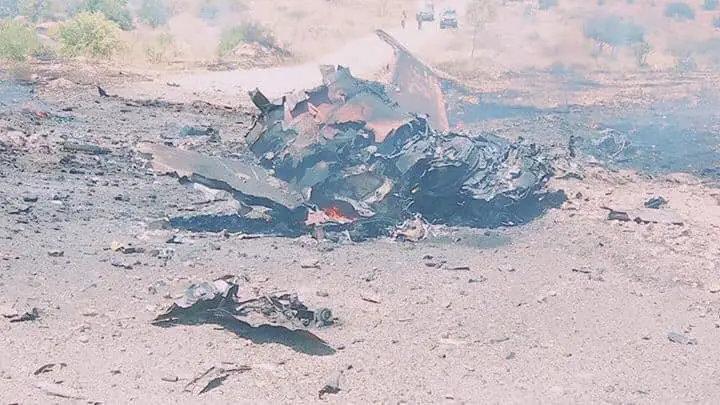 Destroços do Mirage F1 abatido pelo Exército Nacional Líbio a sul de Tripoli