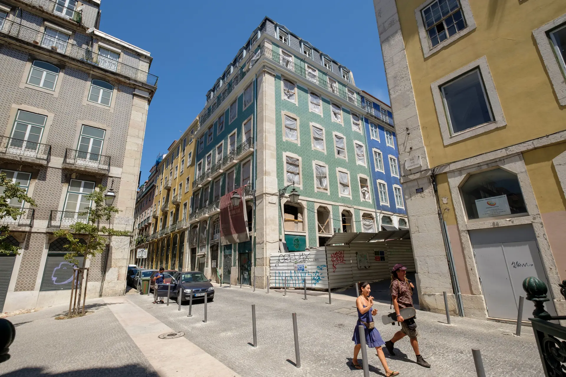 Assembleia Municipal de Lisboa quer suspender agravamento do IMI a prédios em ruínas à espera de licença para obras