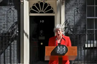 Theresa May no momento em que anunciou a sua demissão do cargo de líder dos conservadores <span class="creditofoto">FOTO GETTY IMAGES SIMON DAWSON/REUTERS</span>