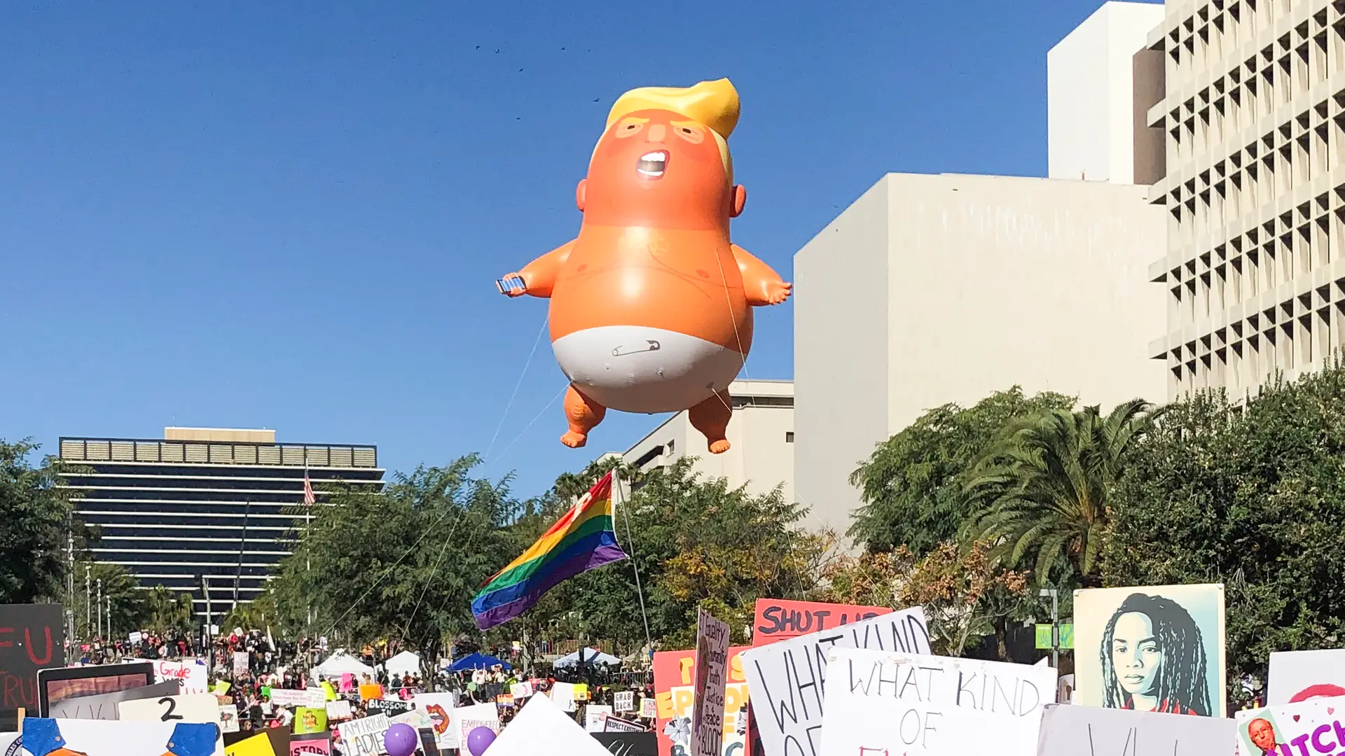 Museu de Londres pretende adquirir balão gigante de bebé Trump