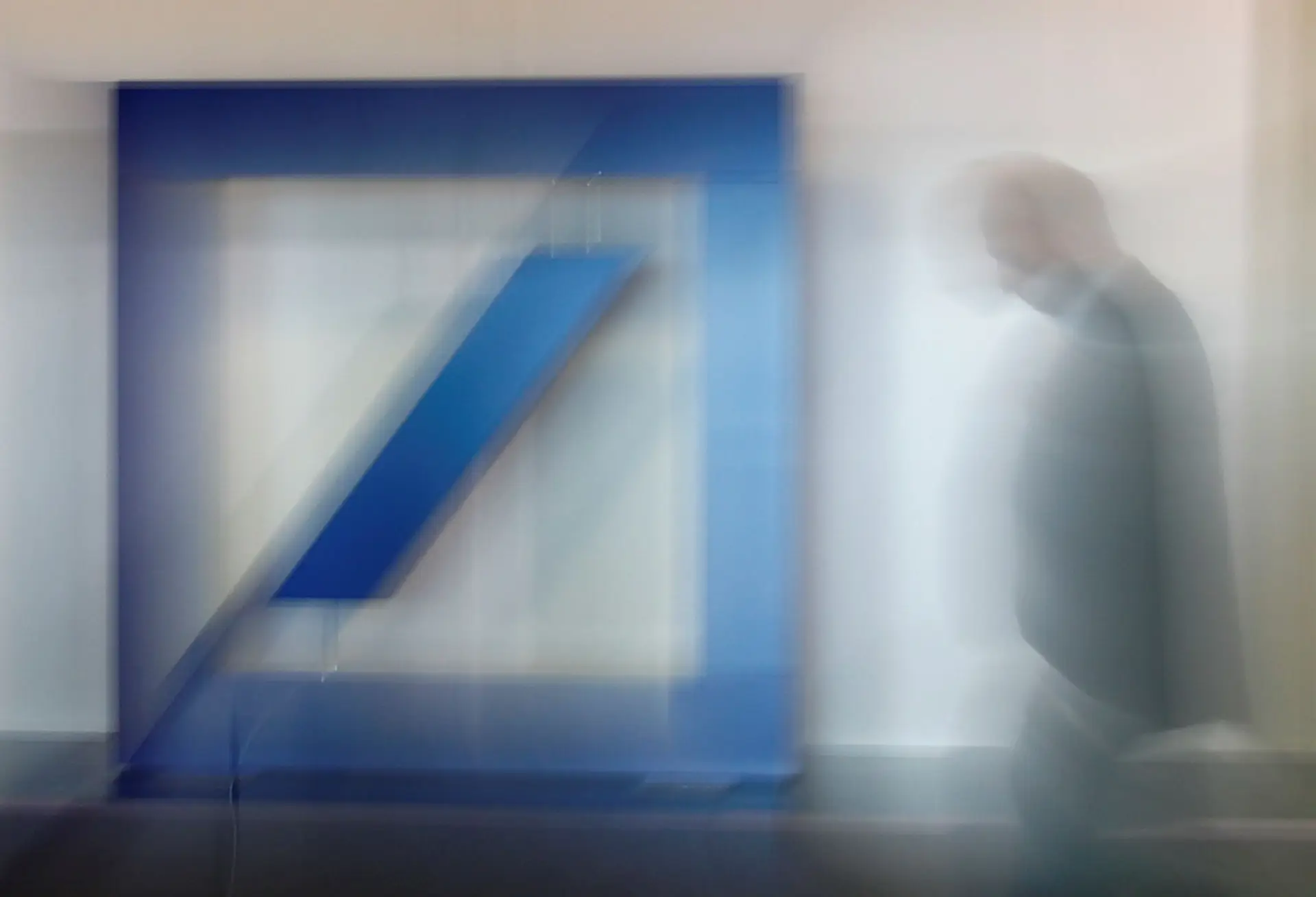 Espanha ganha peso à Alemanha na banca: Abanca compra balcões do Deutsche Bank em Portugal