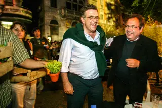 Ruben de Carvalho com José Sá Fernandes, quando ambos eram vereadores em Lisboa, pelos santos populares <span class="creditofoto">FOTO ANA BAIÃO</span>