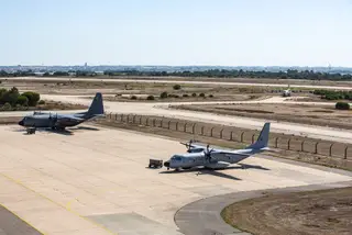A esquadra de C-130 também terá de sair da Base Aérea do Montijo. No total, as despesas de deslocalização devem ultrapassar os 200 milhões de euros. A verba disponibilizada agora é só o início do processo <span class="creditofoto">Foto José Caria</span>