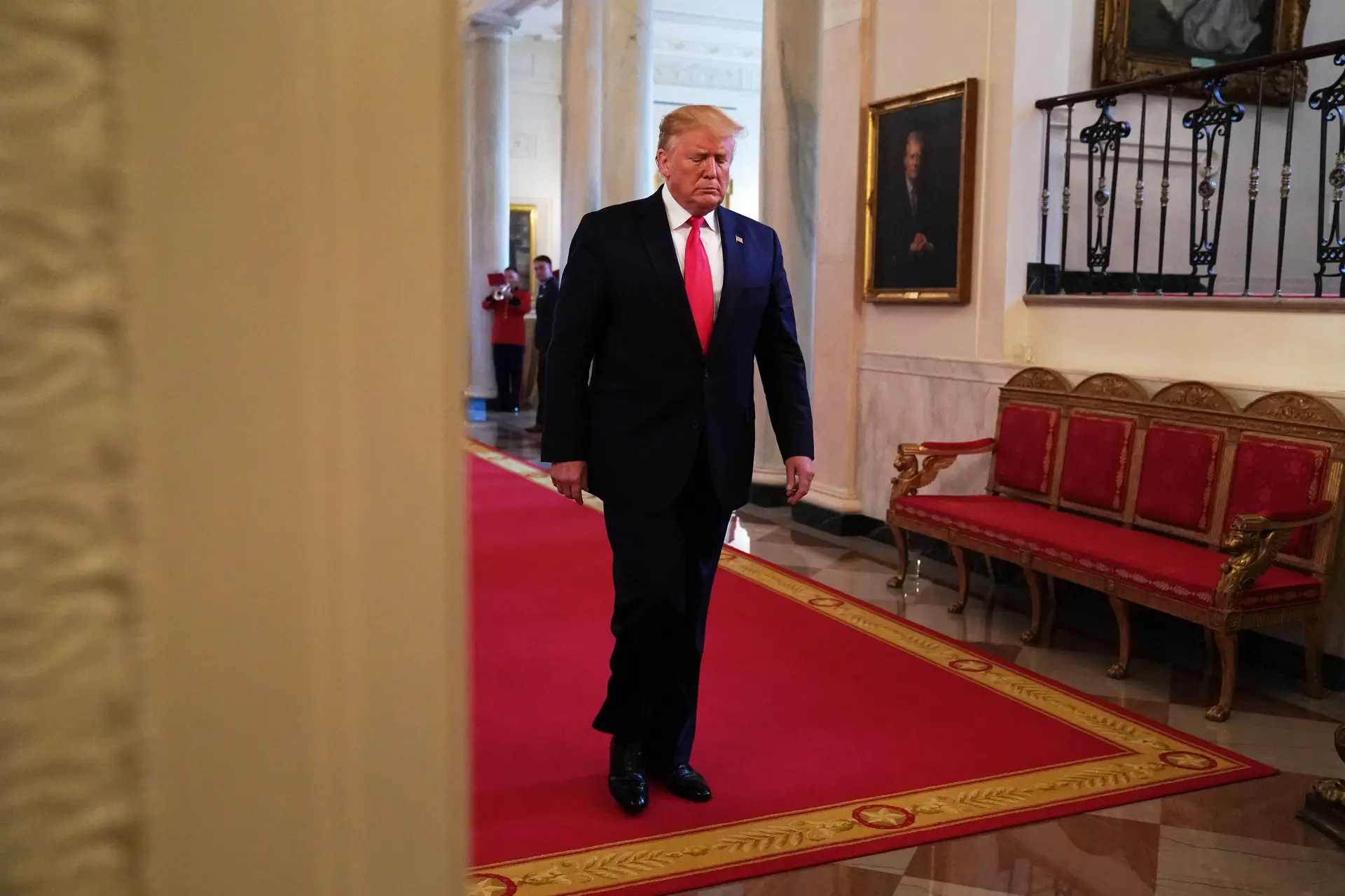 Trump despede analistas que mostram sondagens desfavoráveis para a sua reeleição