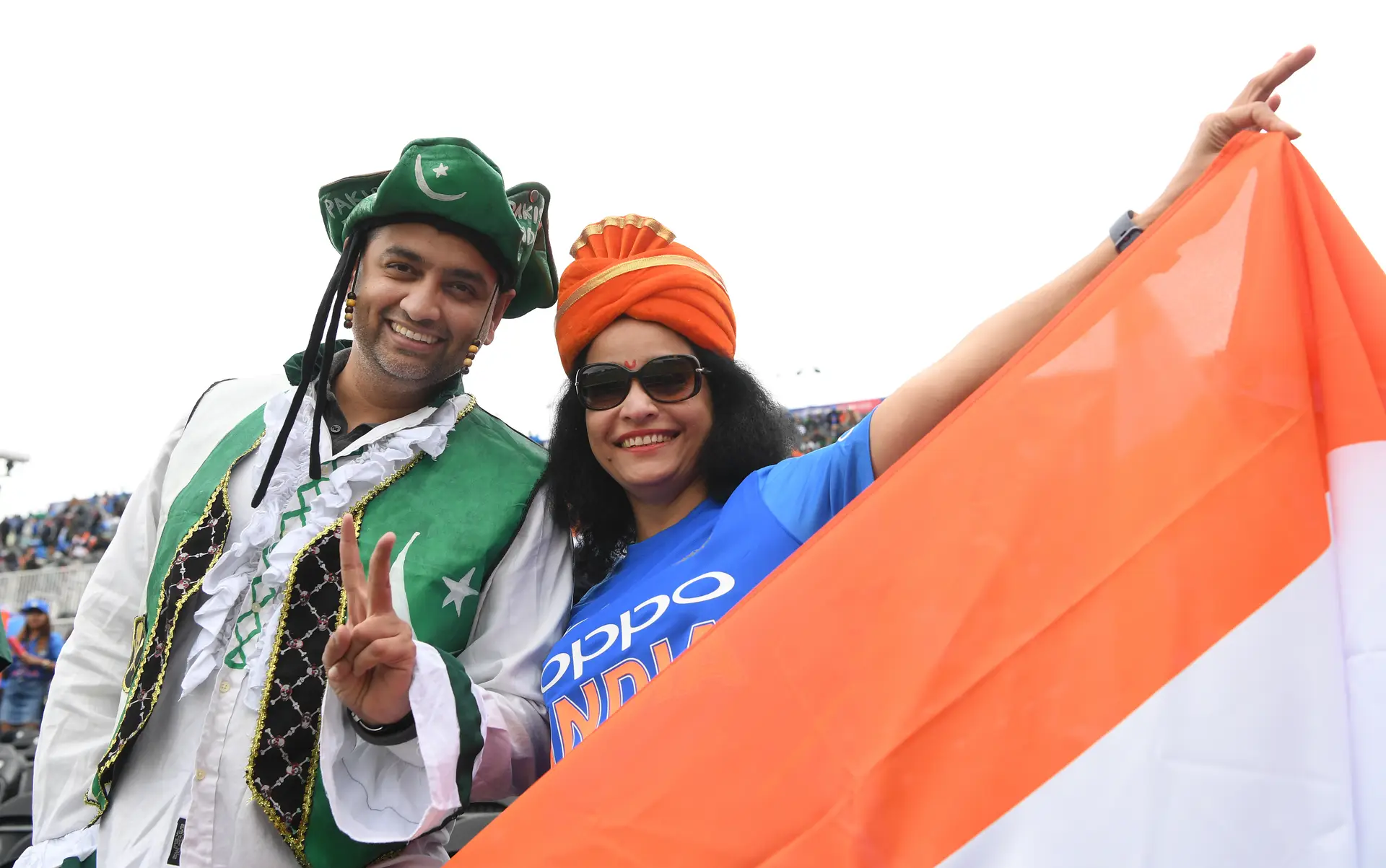 Críquete: Índia festeja vitória sobre o Paquistão perante estádio com 120  mil adeptos
