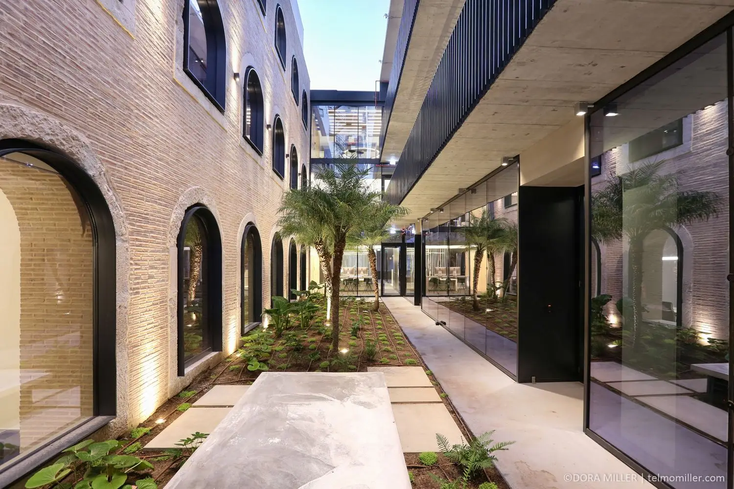 Sede da Sociedade de Advogados Vieira de Almeida&Associados, venceu na subcategoria de escritórios. Promovido pela Fidelidade Property, a reabilitação esteve a cargo da Openbook Architecture e PMC Arquitectos.