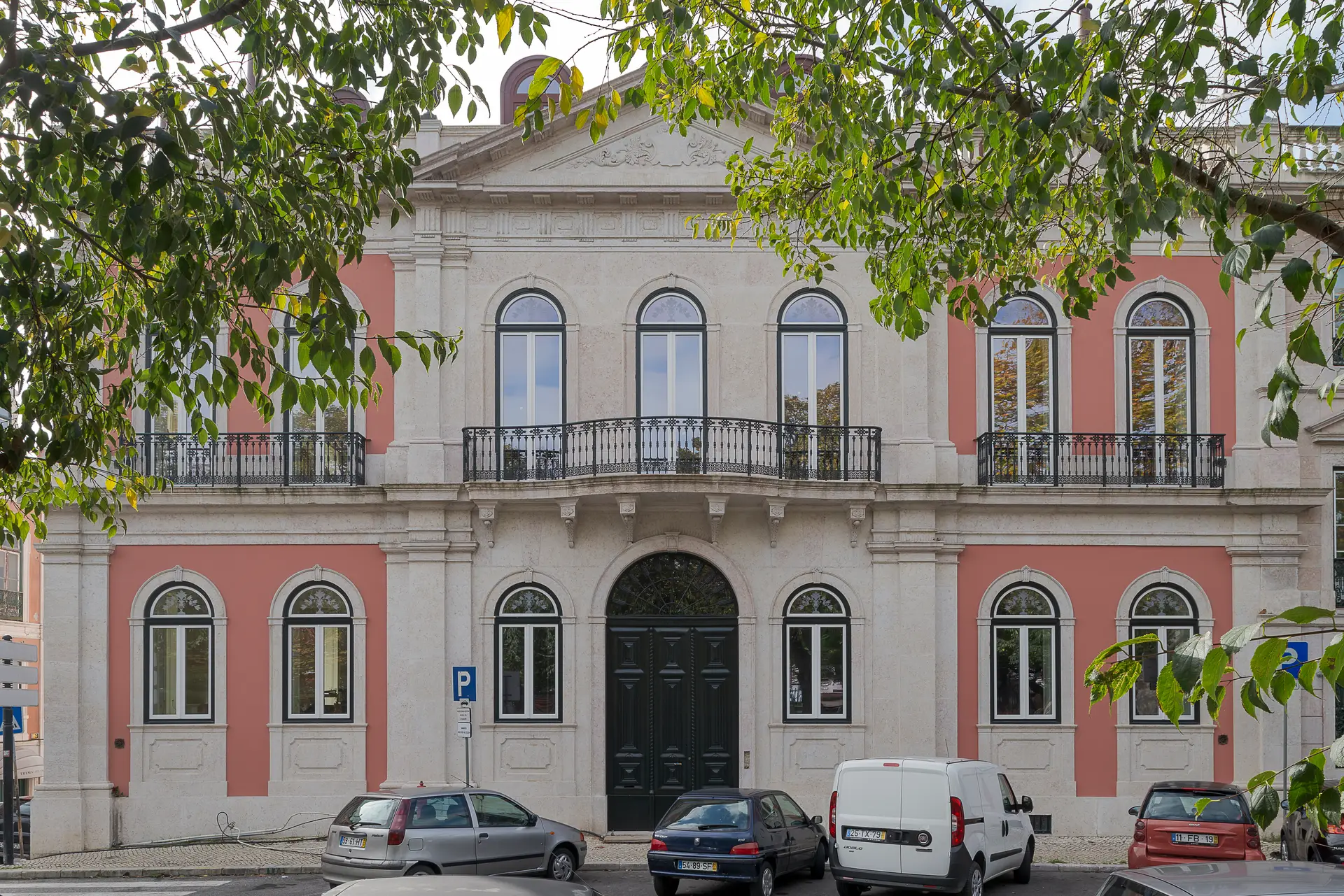 O prémio Prestígio, foi atribuído ao Palacete Barão de Santos. Situado junto ao jardim do Príncipe Real, no centro histórico de Lisboa, data do século XIX. Promovido pela Renowned Champion, a obra de reabilitação esteve a cargo do ateliê Barbas Lopes arquitetos.