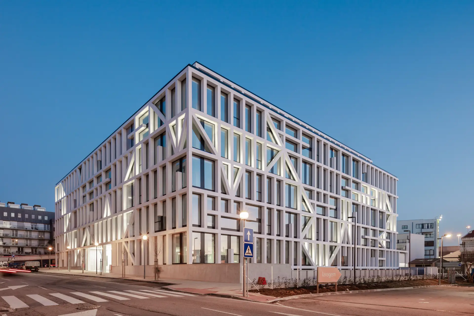 Na área de escritórios venceu o Urbo Business Centre, situado em Matosinhos, promovido pela DST Real Estate, com desenho do arquitecto Nuno Capa.