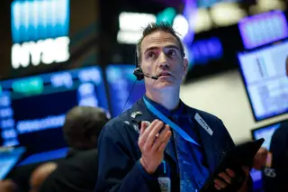 Wall Street fecha em alta com perspetivas de estimulos e desanuviamento EUA-China