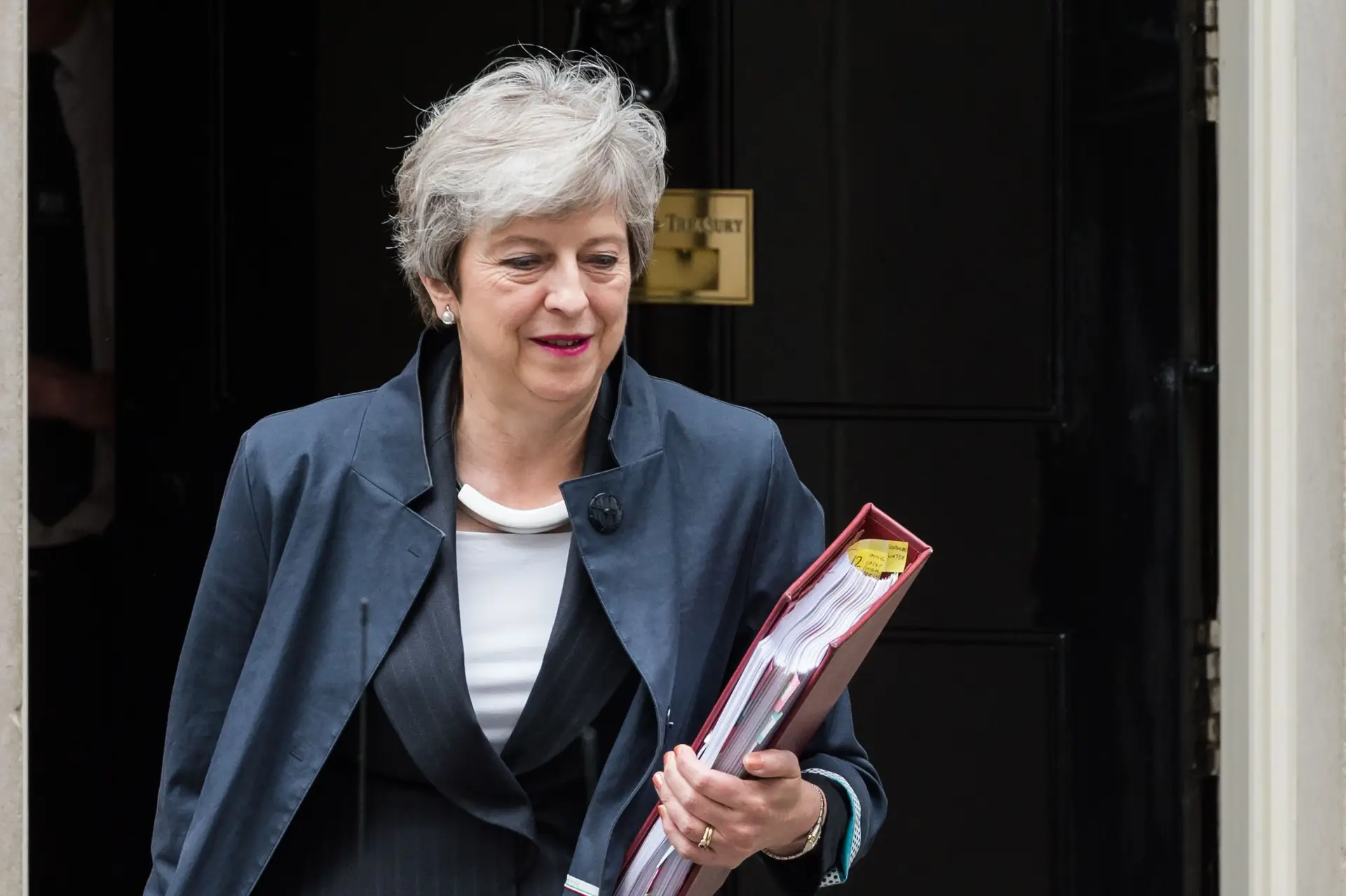 Theresa May britânica demite-se a 24 de julho para dar lugar a Boris Johnson ou Jeremy Hunt