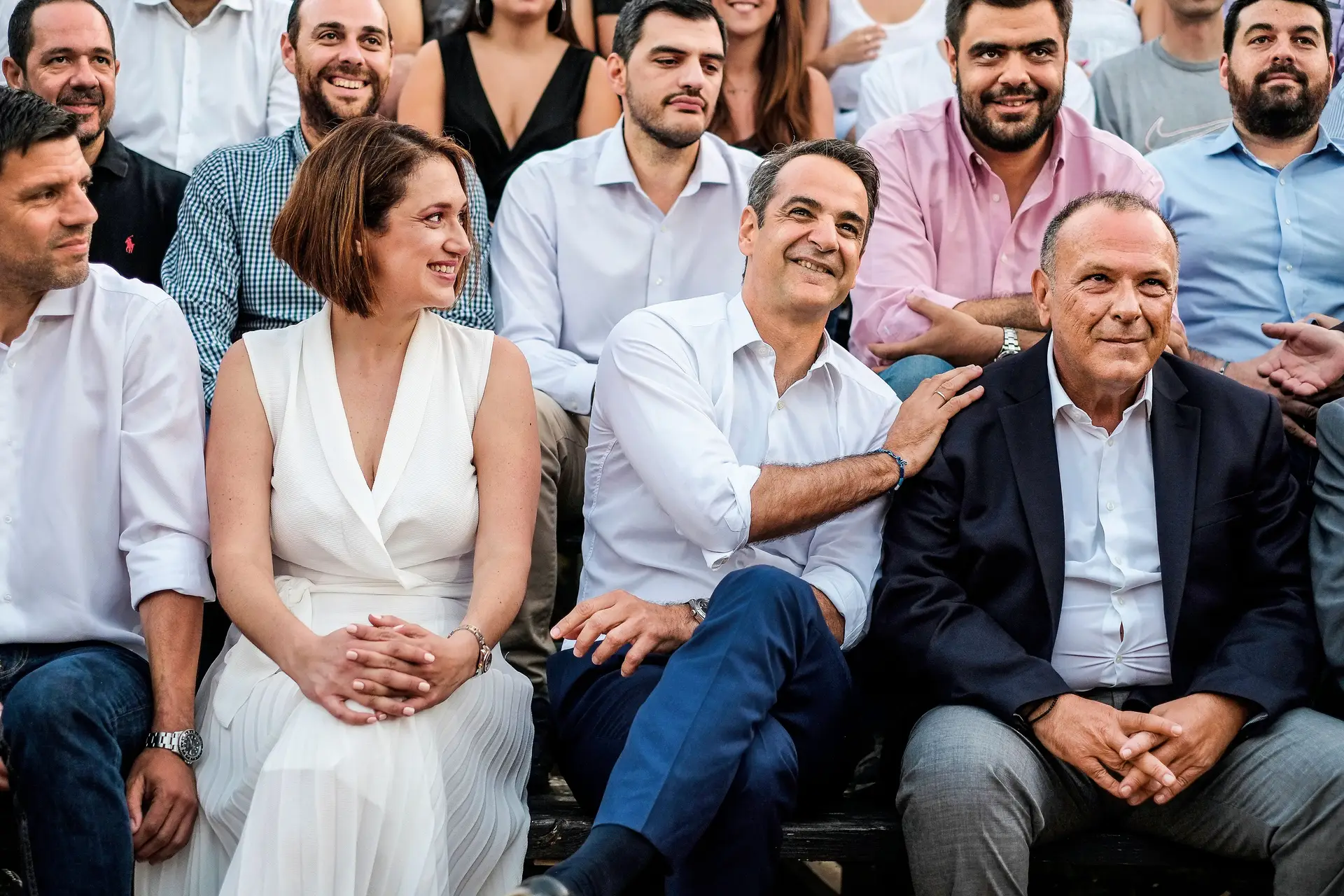 Kyriakos Mitsotakis, favorito  para vir a ser o novo primeiro-ministro, antes de começar  a discursar num comício