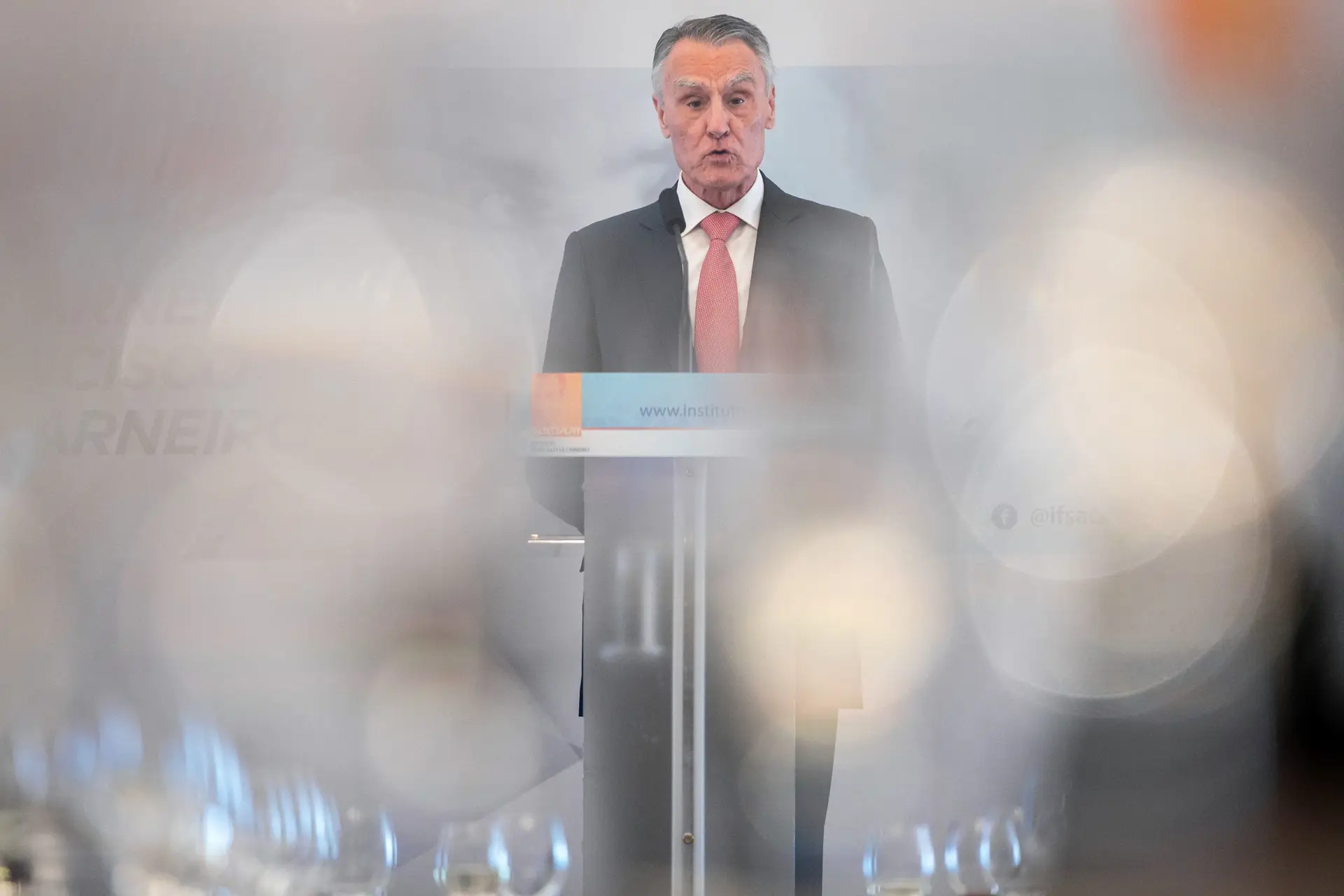 Cavaco Silva considera que seria "chocante" PSD aprovar reforma das Forças Armadas