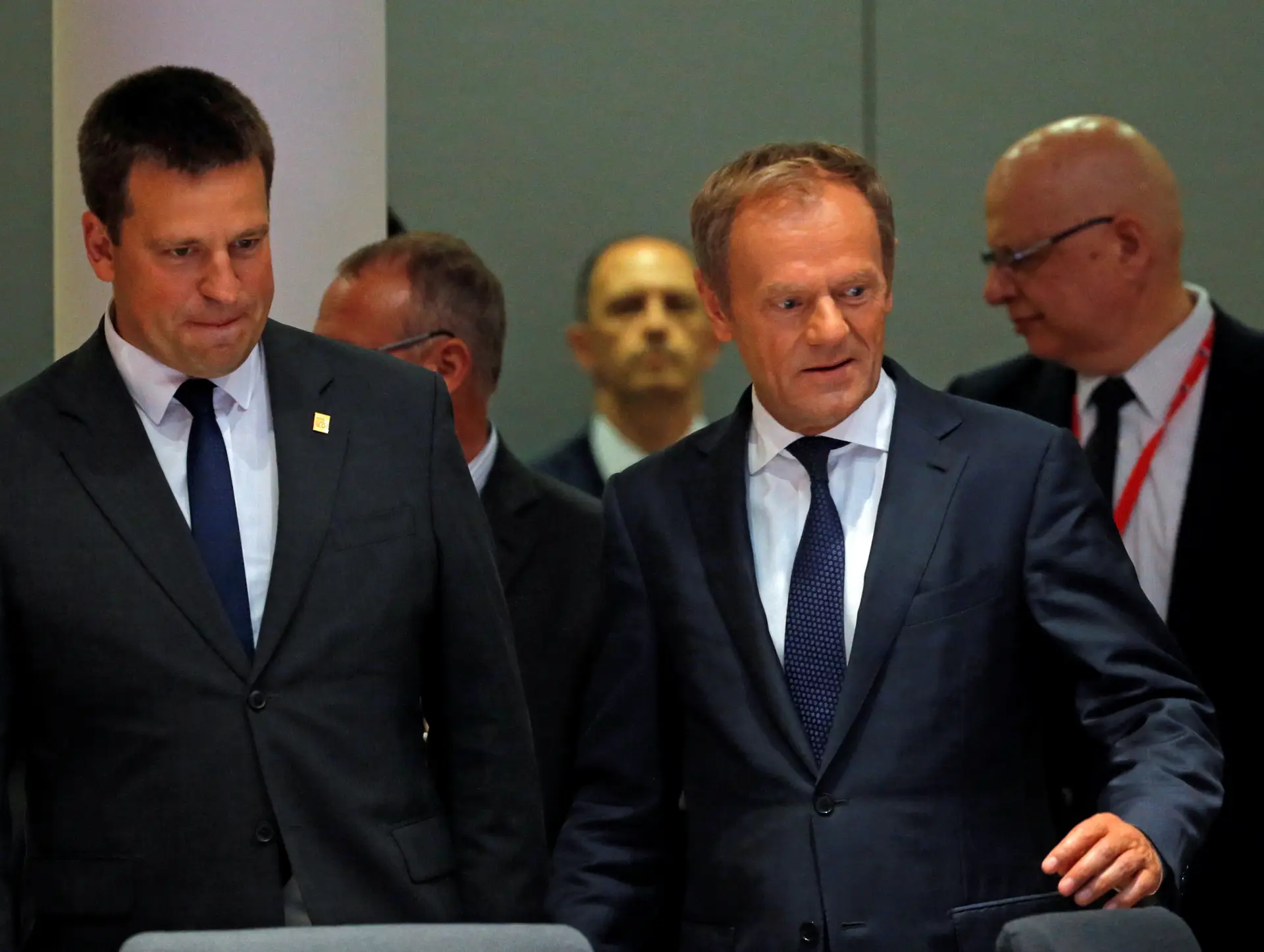 Cimeira da UE. Tusk suspende trabalhos e líderes europeus voltam a reunir-se às 10h de terça-feira