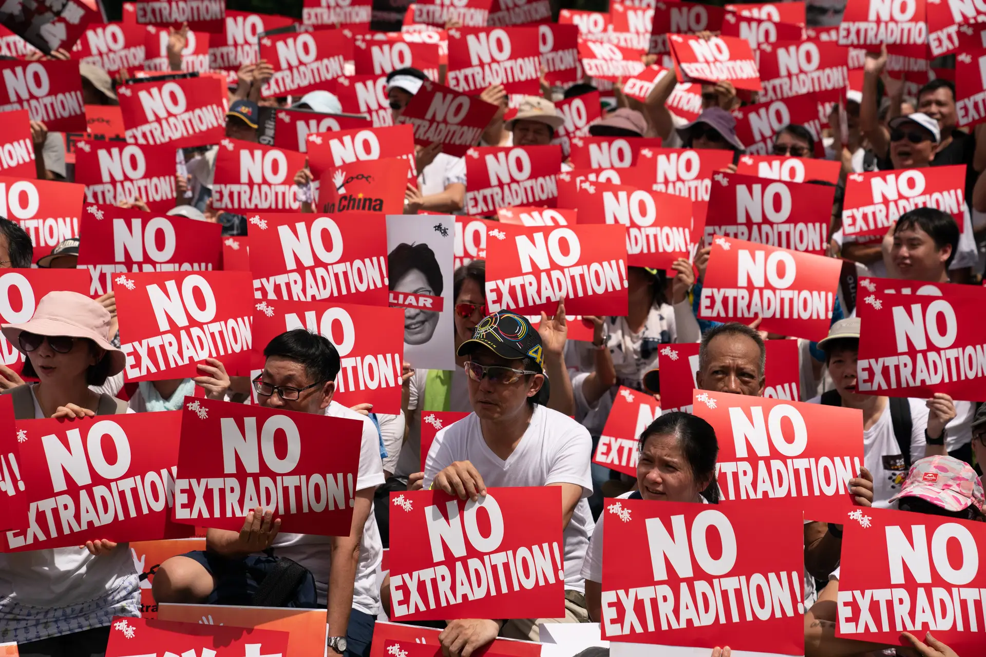 EUA pedem contenção a manifestantes e autoridades de Hong Kong