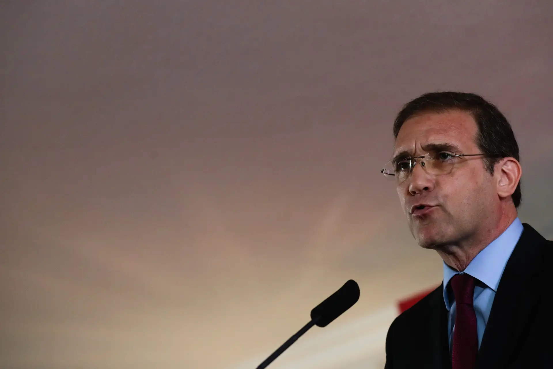 Passos Coelho acusa Costa e Centeno de serem corresponsáveis por perdas com Novo Banco