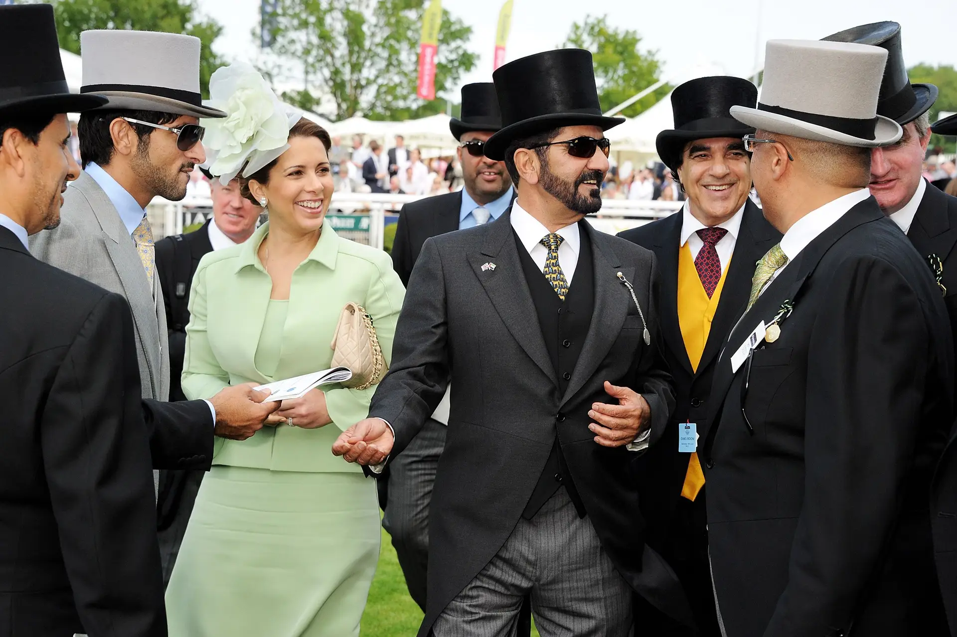A Princesa Haya Bint al-Hussein, mulher do líder do Dubai, Sheikh Mohammed Al Maktoum com ele num evento no Reino Unido