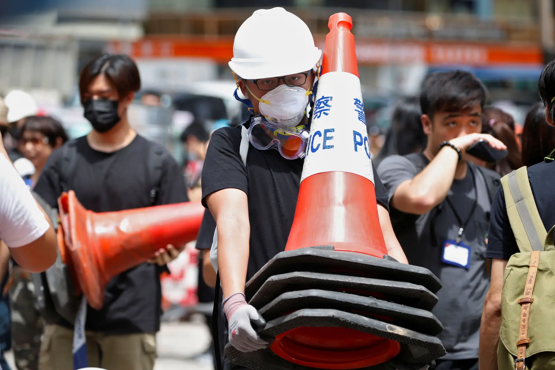 CONE DE SINALIZAÇÃO. Em dia de manifestação, é usado para bloquear ruas