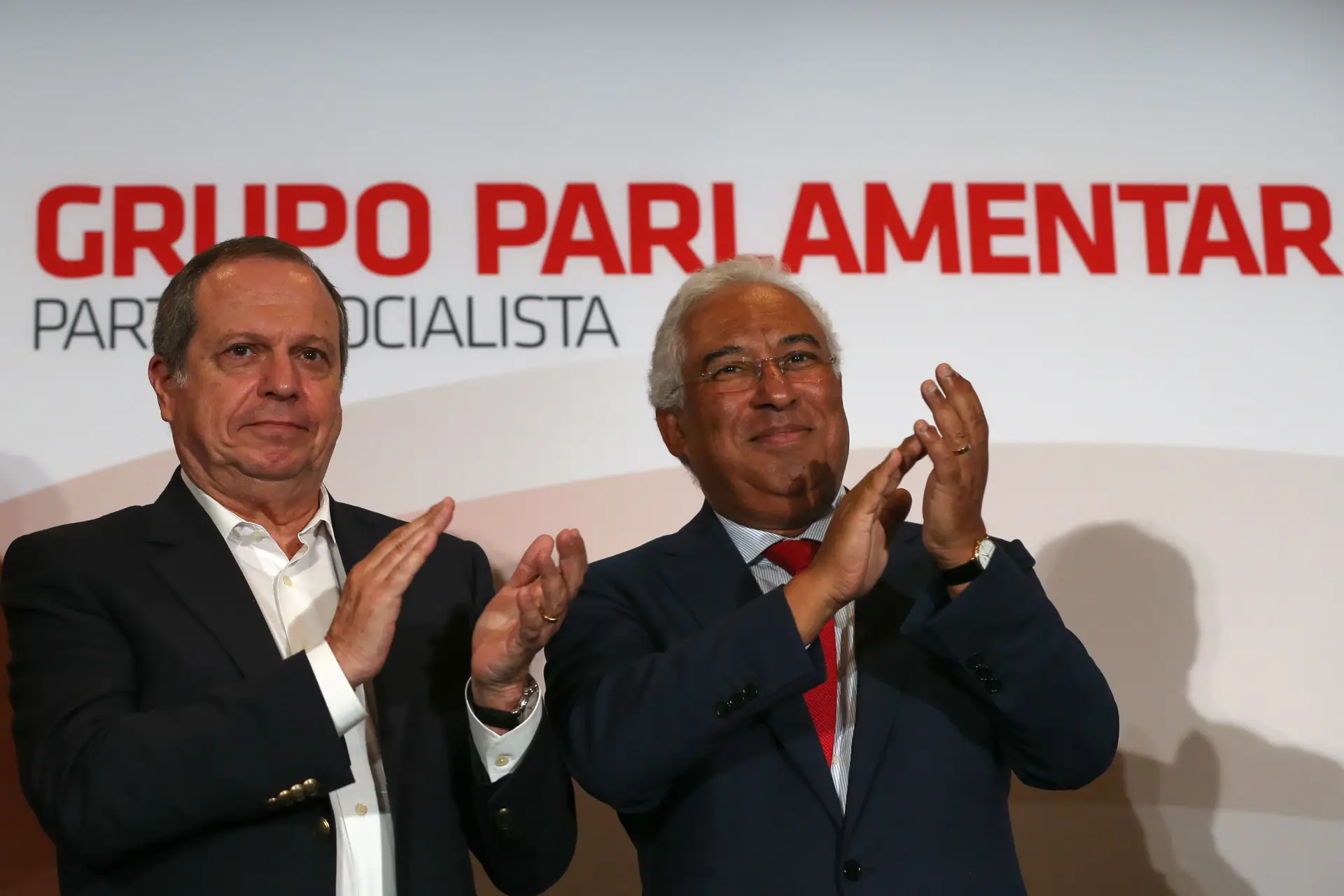 Carlos César diz ser "curioso" que os "casos" no Governo tenham aparecido "com uma intensidade e uma frequência tão metódica"