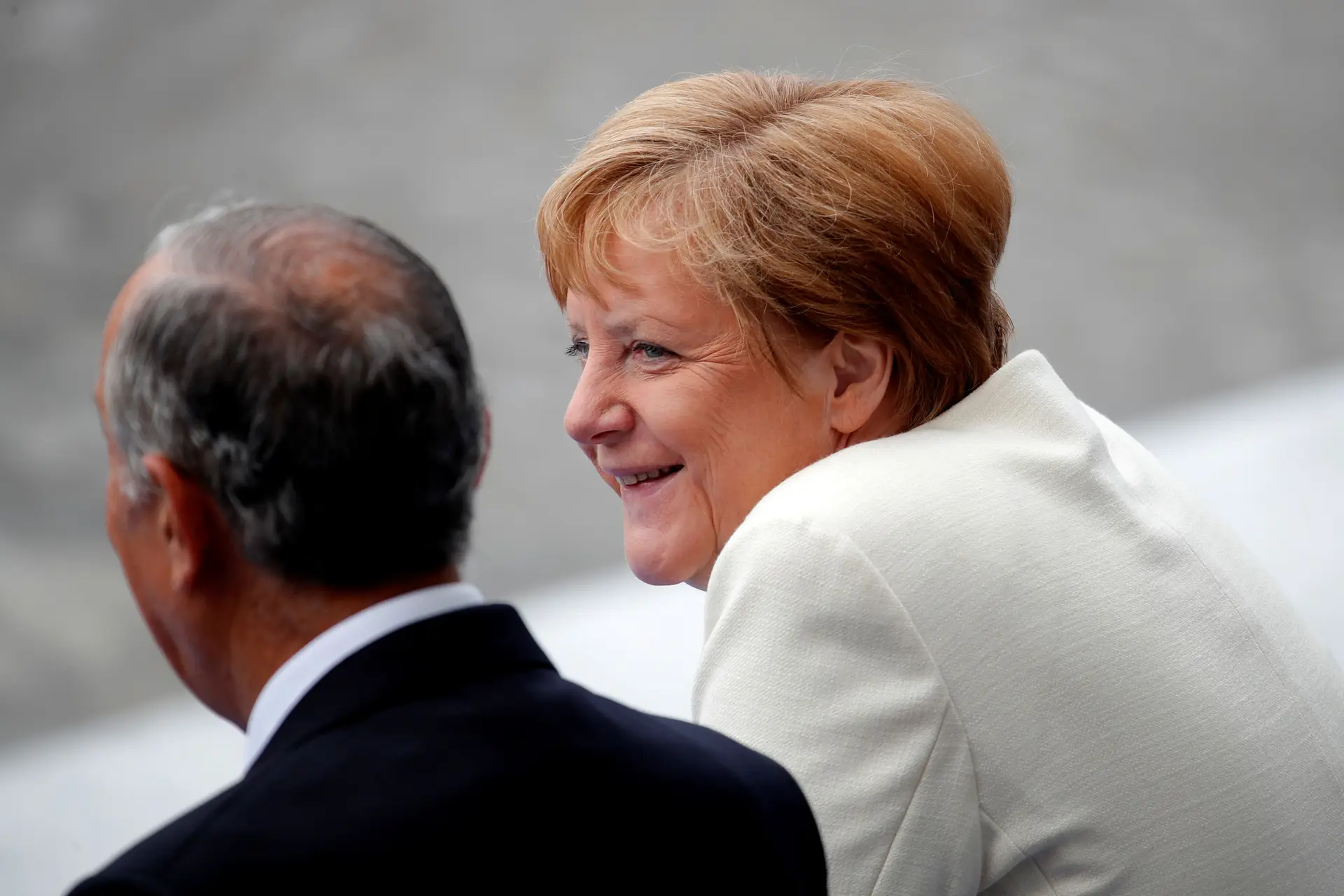 Em 2019 em Paris, o Presidente da República de Portugal, Marcelo Rebelo de Sousa, com a então chanceler alemã, Angela Merkel