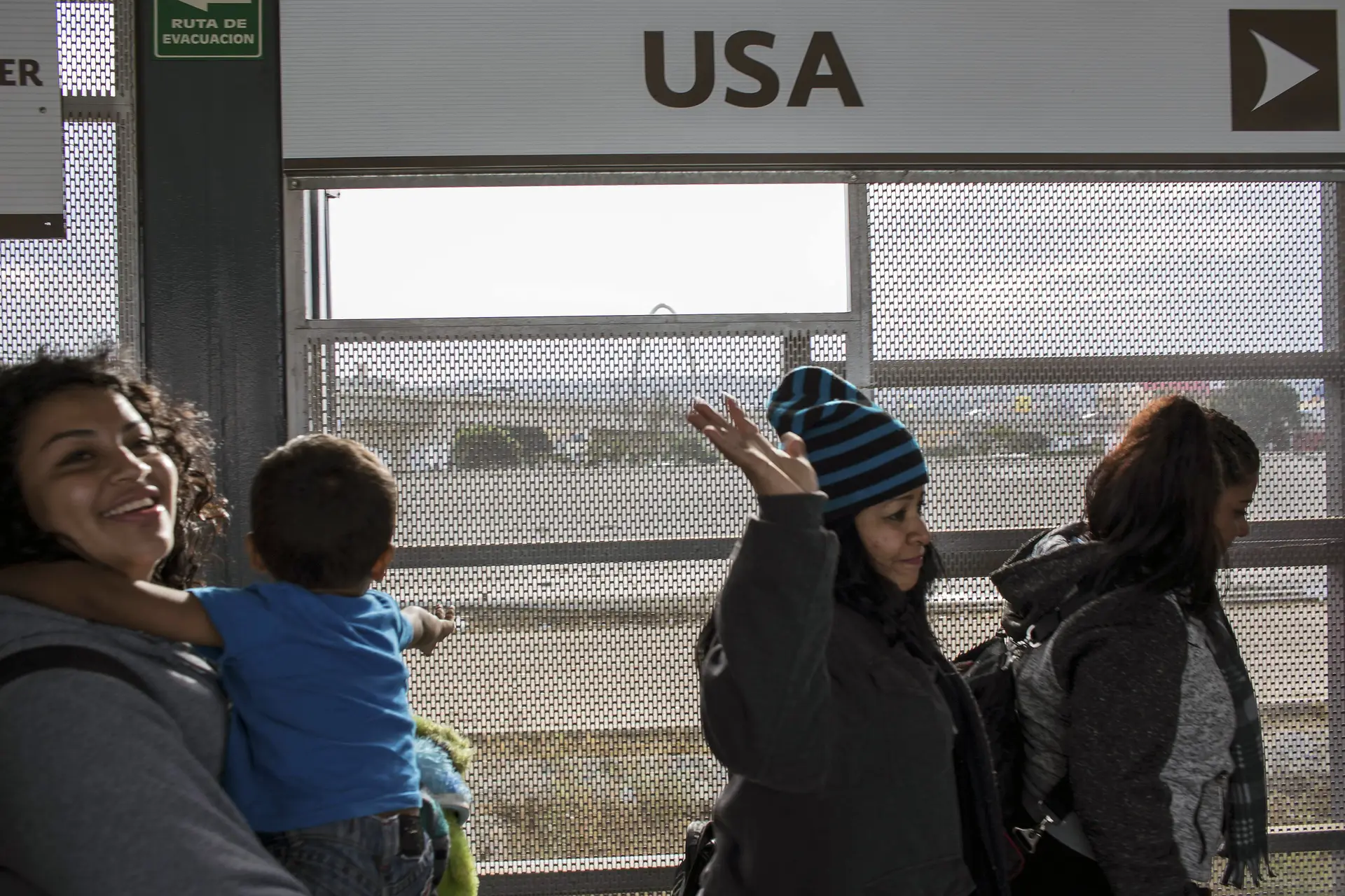 EUA dificultam pedido de asilo a migrantes que entrem pela fronteira com México