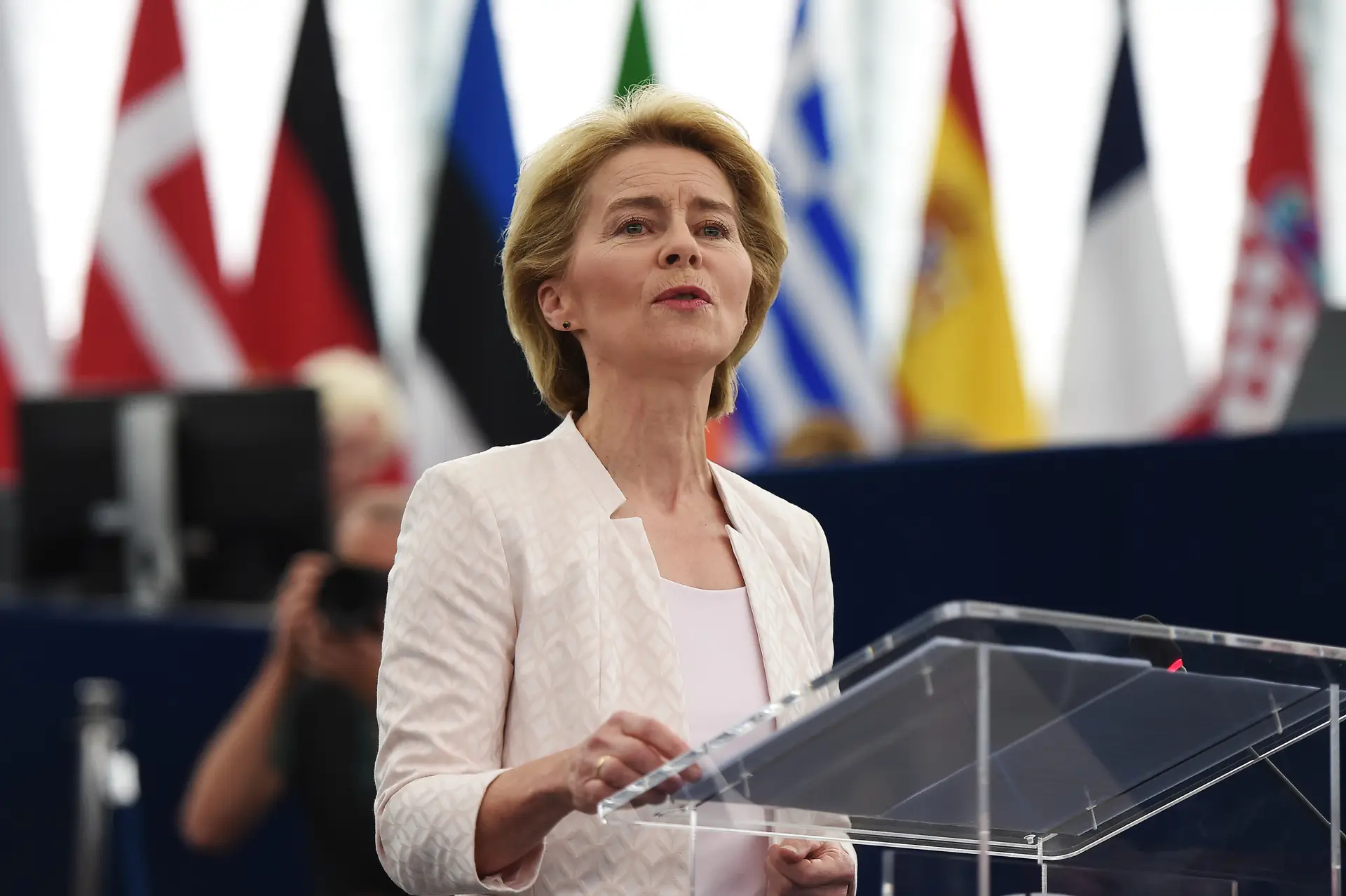 Ursula von der Leyen disposta a alargar prazo do Brexit e encorajada a “lutar” pela Europa