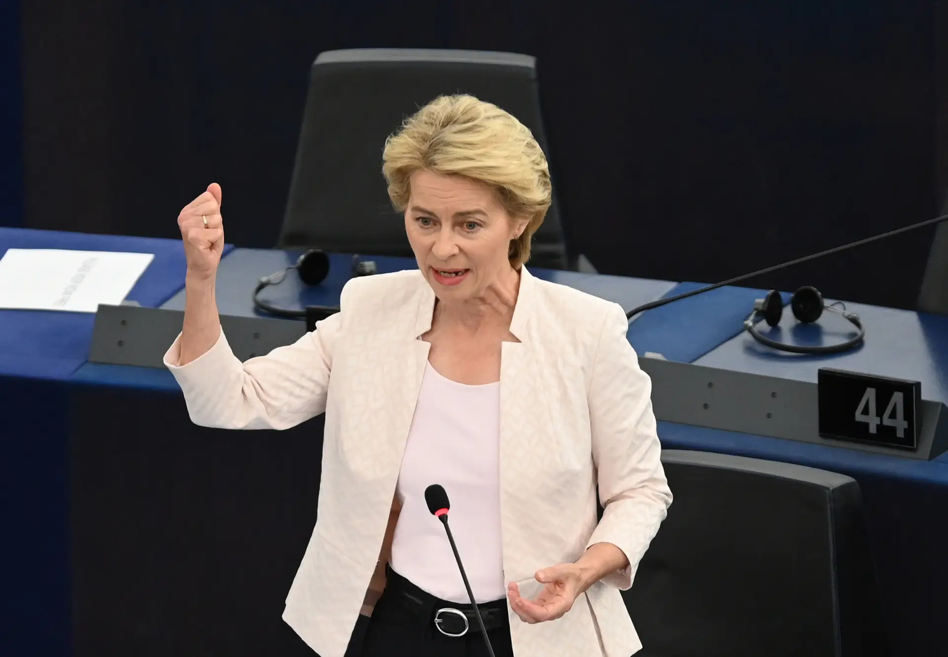 Extrema-direita vota contra Von der Leyen para satisfação da alemã