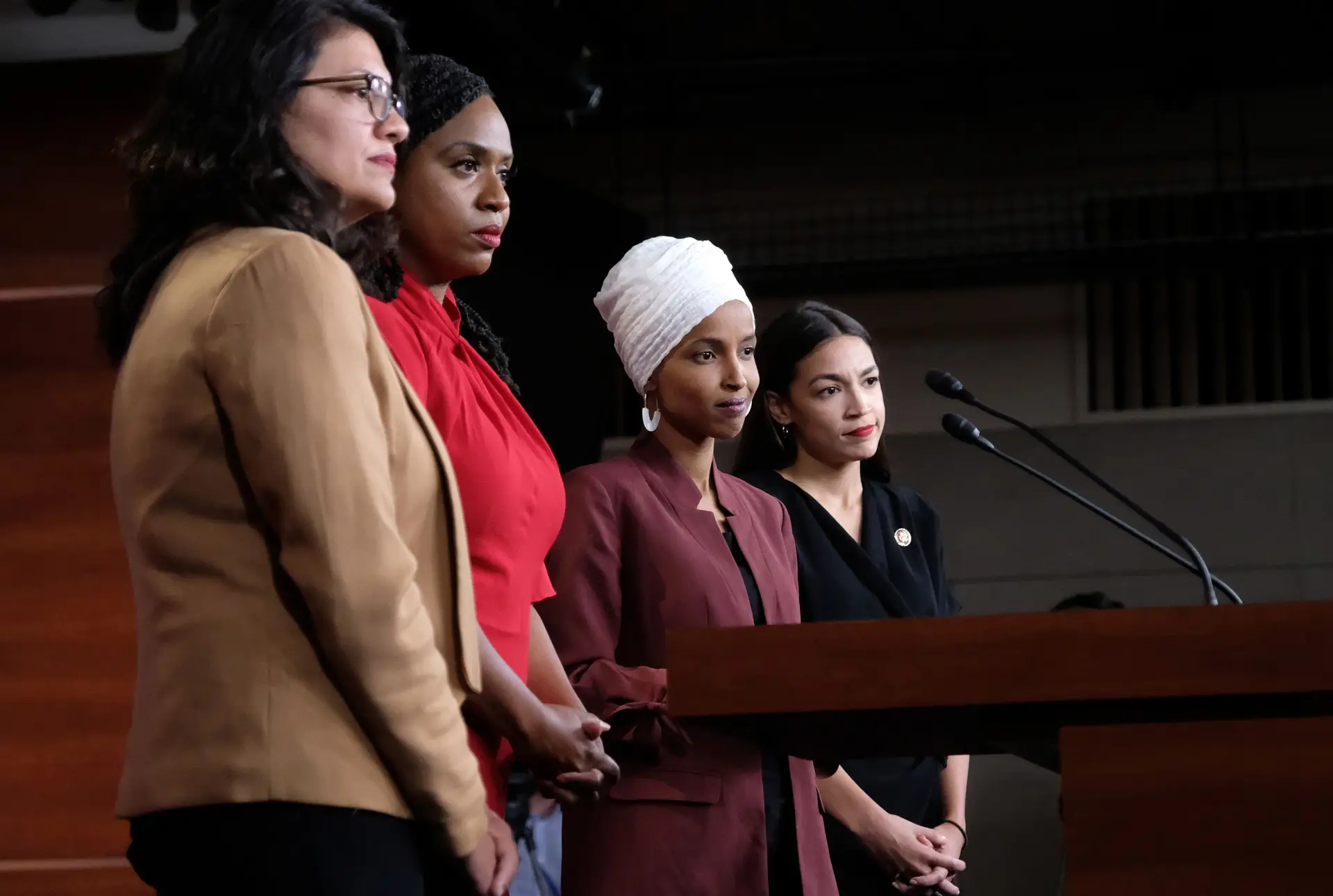 Porque 4 republicanos se juntaram às 4 democratas insultadas por Trump