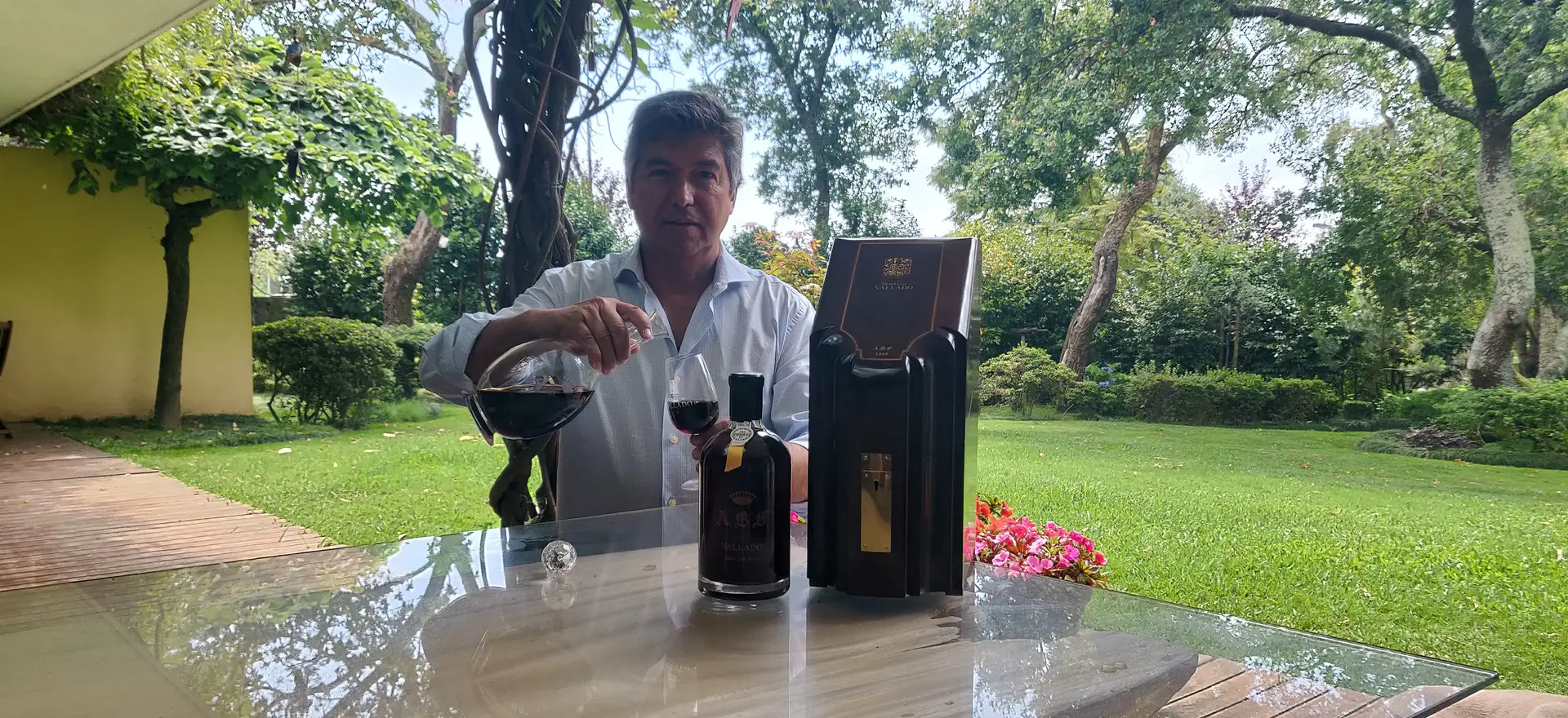João Álvares Ribeiro deixou a administração do BPI em 2007 para se dedicar a tempo inteiro ao projeto da família na Quinta do Vallado, onde cruza vinho e enoturismo