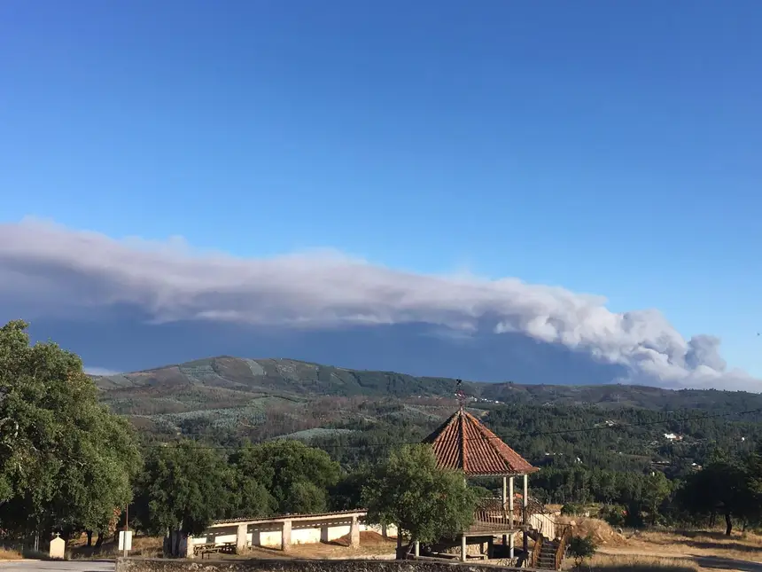 Expresso | Incêndios. Duas aldeias evacuadas na Sertã e ...