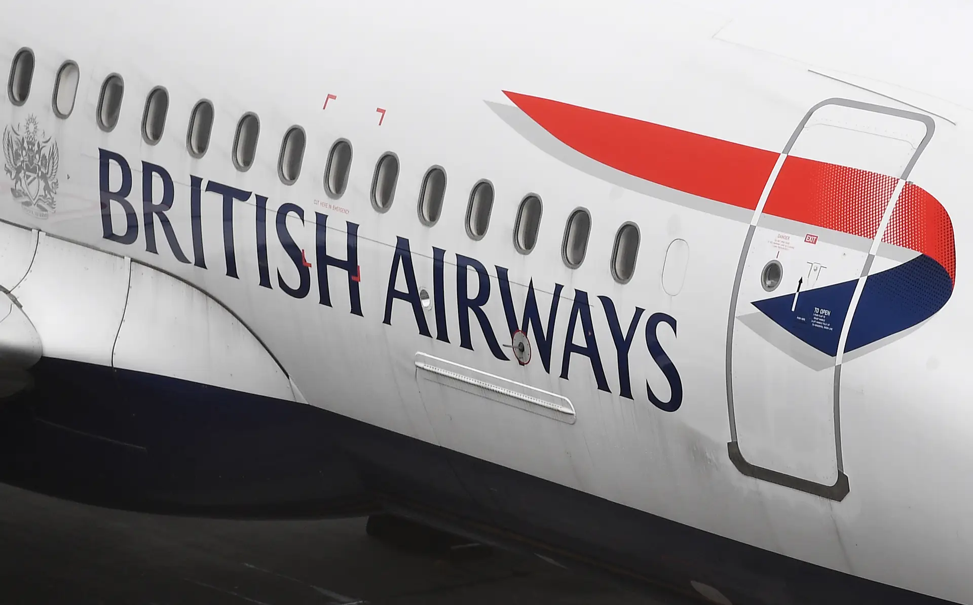 British Airways reduz voos e equaciona mais despedimentos. Inglaterra retira Alemanha e Suécia do corredor aéreo