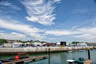 O local onde o novo campus será criado já acolheu a Volvo Ocean Race e trata-se de “uma zona nobre da frente ribeirinha”, que no entender do presidente da Câmara de Lisboa se encontra “há várias décadas com o desenvolvimento adiado” <span class="creditofoto">Foto D.R. </span>