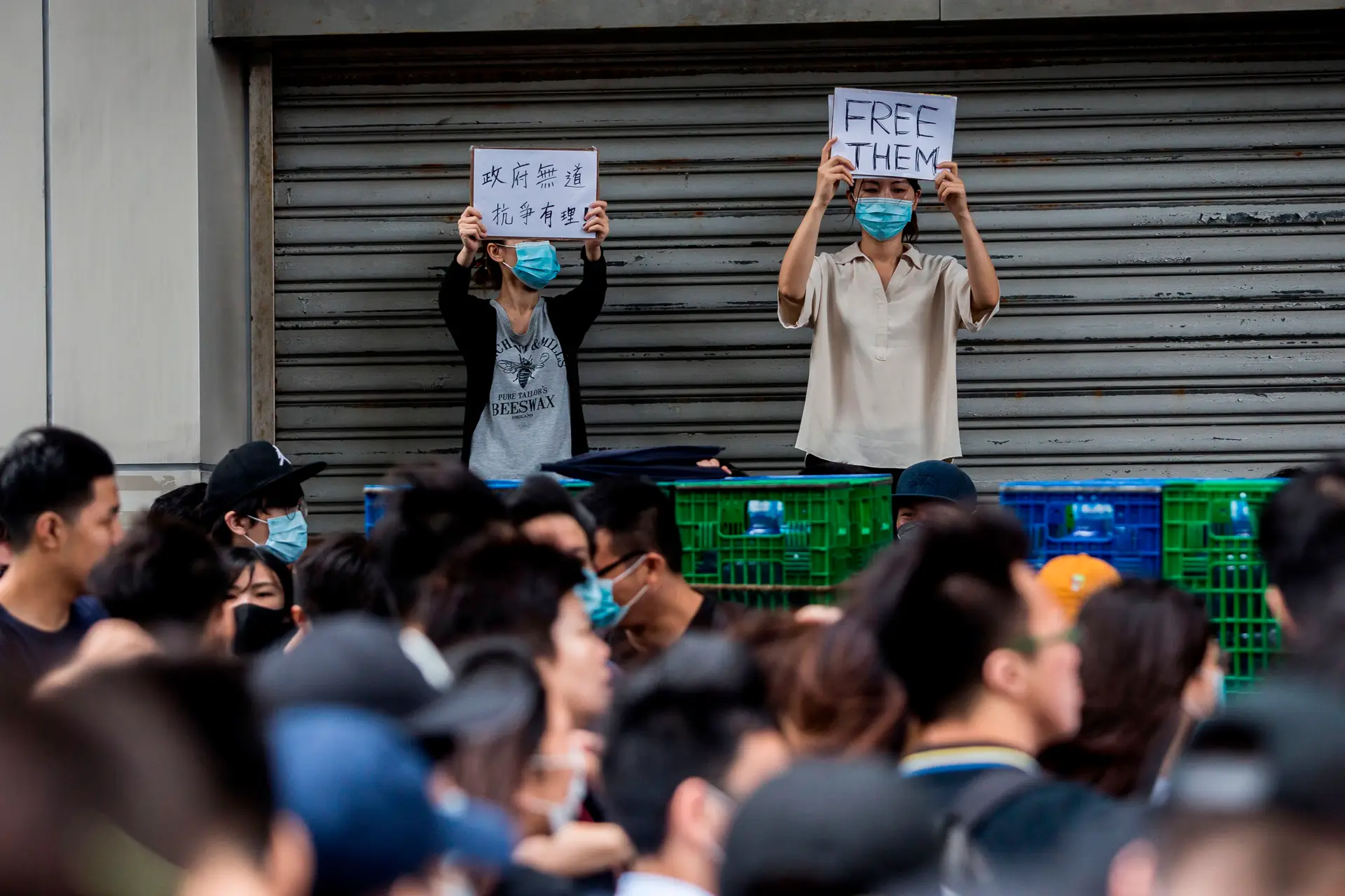 Hong Kong. Libertados sob fiança manifestantes acusados de participação em motim
