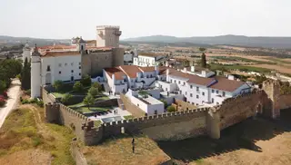 Onze fotos para ver como Siza Vieira vai fazer de uma ruína um hotel de charme