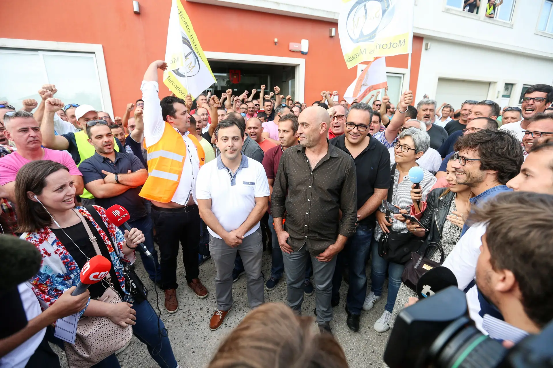 Greve vai mesmo avançar. Plenário dos motoristas já terminou em Aveiras. “Nem um passo atrás!”