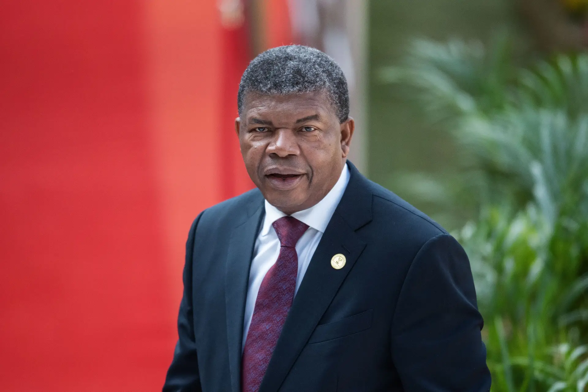 Presidente angolano exonera ministro da Comunicação Social