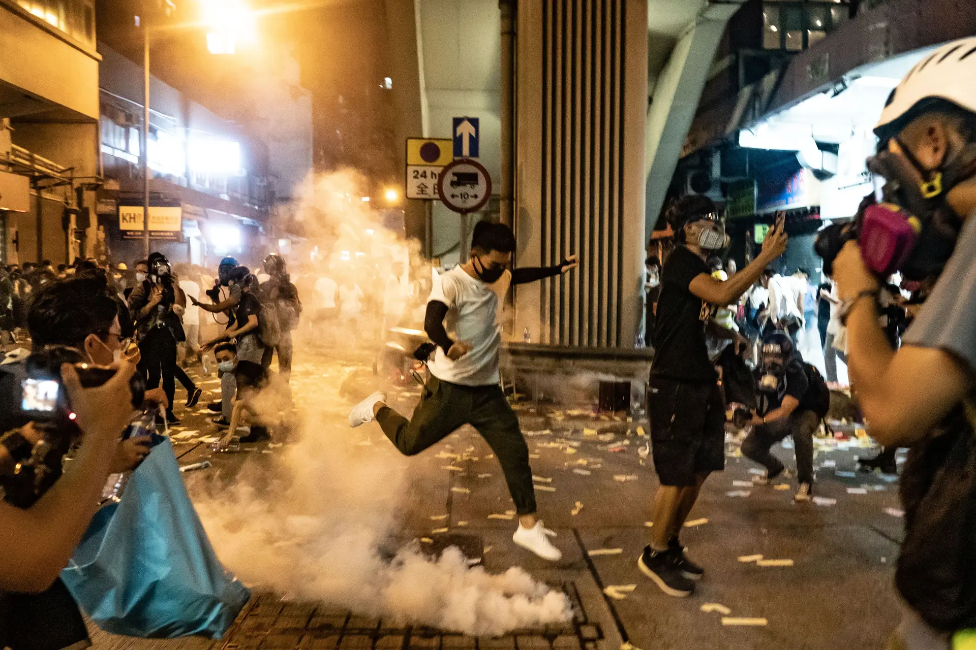 Ação do exército em Hong Kong não repetirá Tiananmen, garante jornal oficial chinês