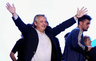 “Não tenho inconvenientes em ter problemas com Bolsonaro”, avisa Alberto Fernández, vencedor das eleições primárias na Argentina e provável suceddor do Presidente Macri <span class="creditofoto">Foto ENRIQUE GARCIA MEDINA / EPA</span>