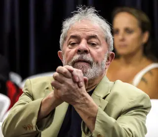 “O que eu pediria ao Presidente Bolsonaro é que deixe Lula [da Silva] livre e que enfrente eleições com o Lula em liberdade”, desafiou Fernández <span class="creditofoto">Foto Paulo Whitaker / Reuters</span>