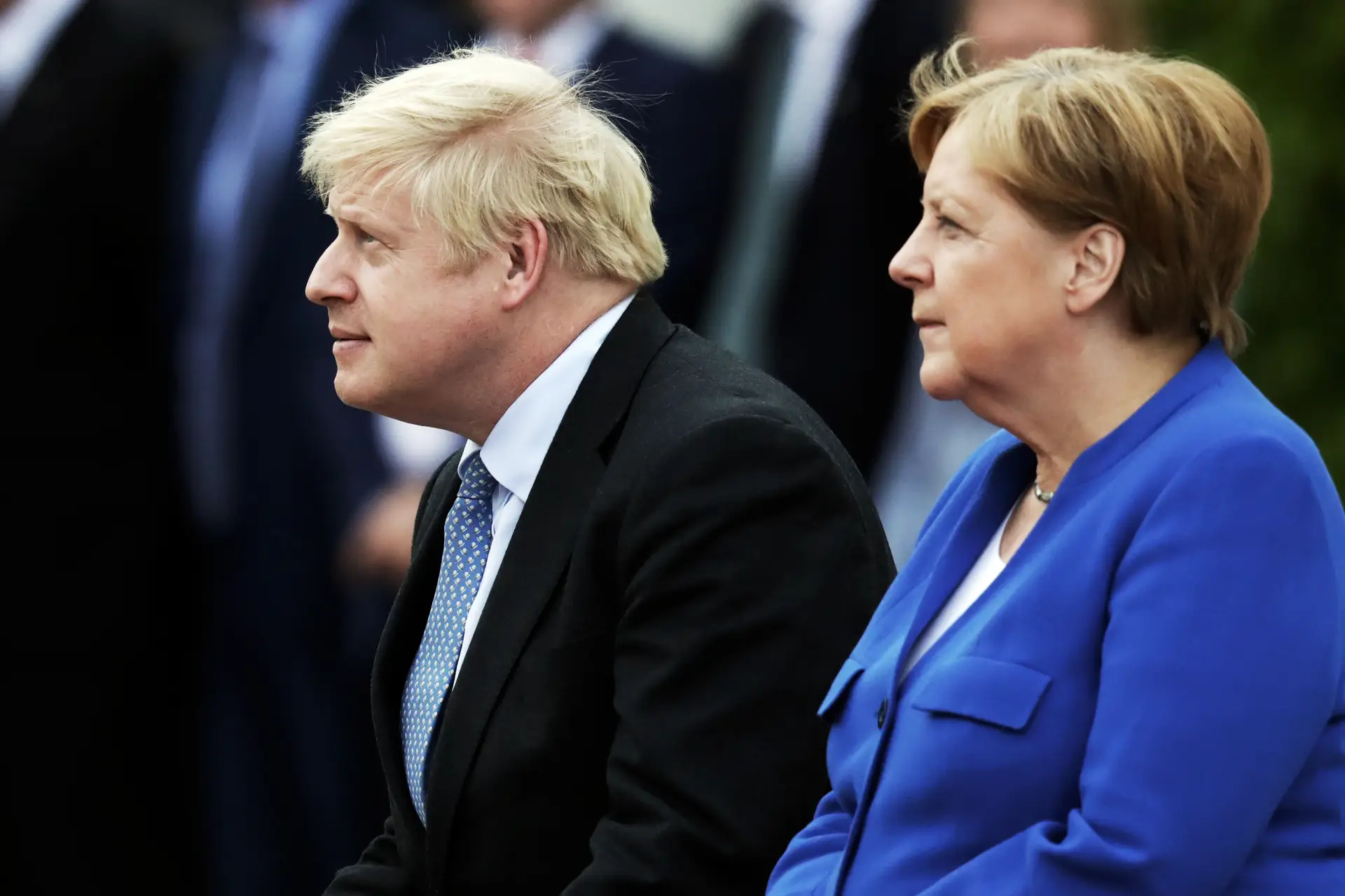Merkel e Johnson consideram prematuro regresso da Rússia ao G7